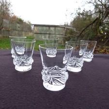 6 verres  à liqueur en