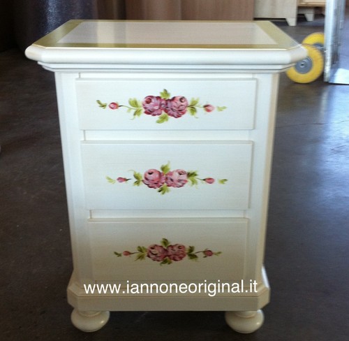 Comodino laccato decorato - comodino,