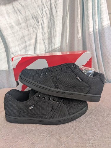 Scarpe accel realizzate con - accel,