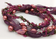 ORGANZA E PERLE - COLLANA LUNGA ARTIGIANALE CREATA CON MATERIALI DI RECUPERO