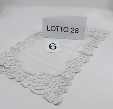 Centrino ricamato con lavorazione ad ago