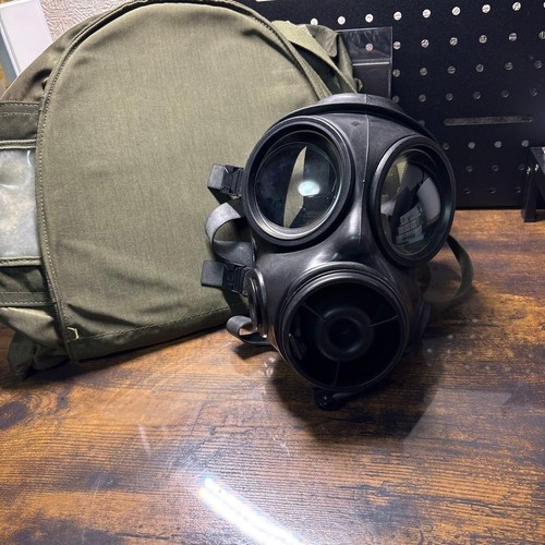 Maschera antigas militare