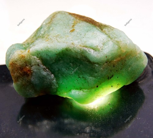 Pietra preziosa grezza sfusa