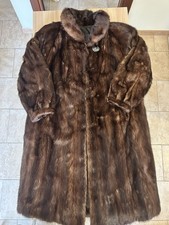 Pelliccia in vero visone vintage Marrone con bottone in madreperla