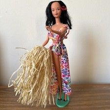 Barbie hawaiana vintage #7470 con vestito originale e gonna erba