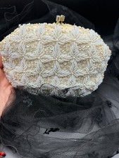 Borsetta pochette antica crema con perline e paillettes bianche