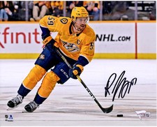 Fotografia pattinaggio maglia oro 8x10 firmata Roman Josi Nashville Predators