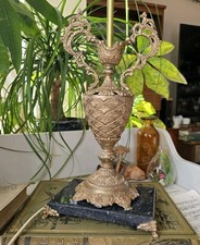 Antica lampada da tavolo