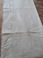 TOVAGlia In Puro Lino Ricamo A Mano E Intaglio da 12 Persone