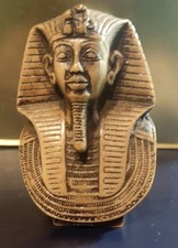 Busto in pietra che raffigura