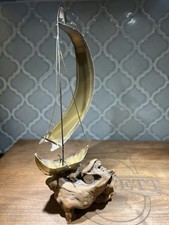 Scultura barca a vela in