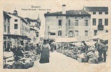Vicenza  -  Bassano  -  Piazza Garibaldi - Mercato Erbe  -  Bella animazione