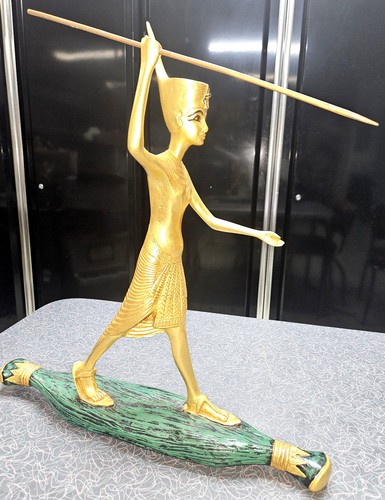 Grande statua tut - grande,