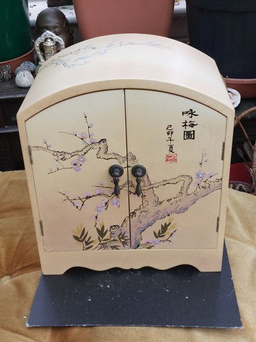 Domed top chinese - table,