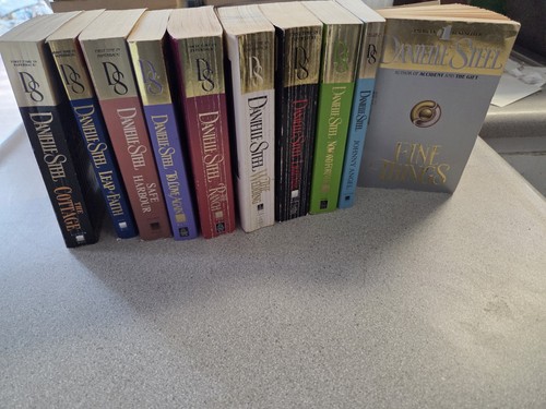 Danielle steel lot - lot, 10