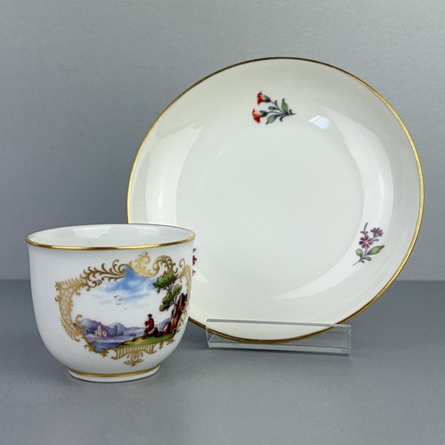 Dolce cassa moka con pittura