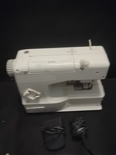 Macchina da cucire elettronica Singer Tiny Tailor TT700