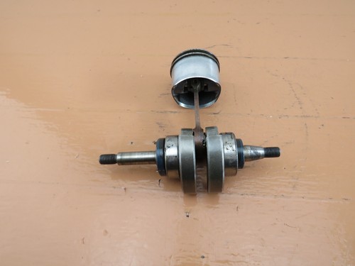 Albero motore con - pistone, per