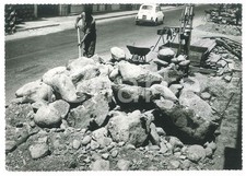 1967 ALPIGNANO (TO) Cantiere - Operaio al lavoro tra i massi - Foto 18x13 cm