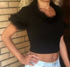 Maglietta aderente nera donna maniche corte con dettagli in finta pelliccia, xs