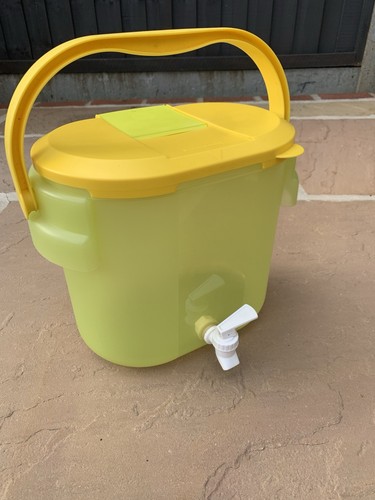 Camping tupperware water - tupperware,