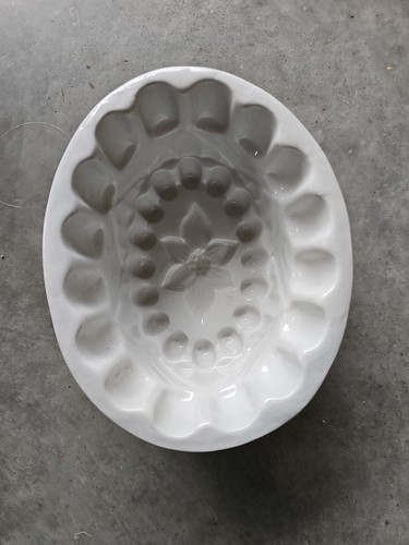 Vintage white ceramic - white, jelly