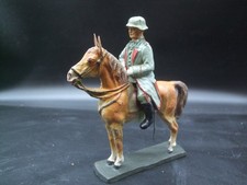 Elastolin General seduto in