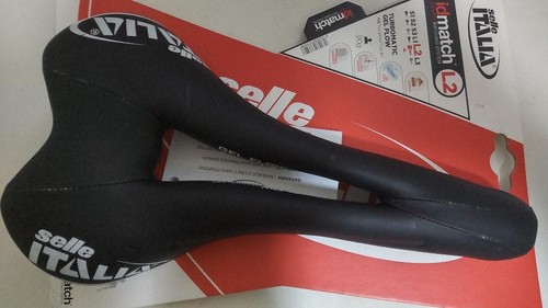 New slightly damaged selle - [new,,
