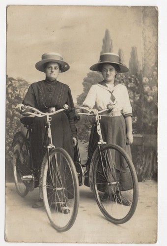 Foto cartolina donna con - cartolina,