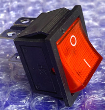 Interruttore ON/Off Quadrato 250V 15A 4 Poli Rosso Lum.