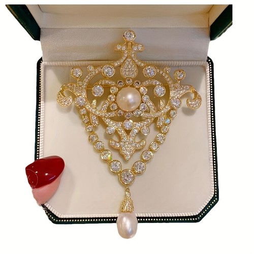 Spilla elegante con perle