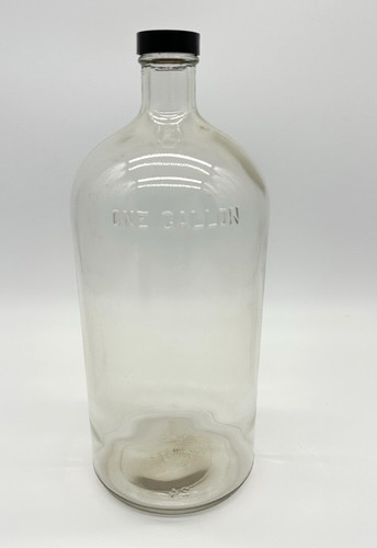 One gallon un gallone - gallon,