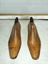 coppia di antiche forme scarpe
