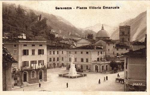 Seravezza piazza - -,
