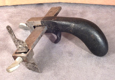 C. S. Osborne calibro di disegno in pelle: spogliarellista taglia strisce