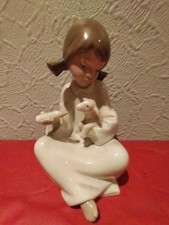 Lladro / Nao Tempo per la tua bottiglia Giovane ragazza che nutre un agnello 1275. 1998