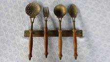 SET UTENSILI IN OTTONE E LEGNO ATTREZZI DA CUCINA DA APPENDERE MADE IN ITALY