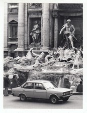Fotografia promo AUTO FIAT 131 a Roma Fontana di Trevi - Foto pubblicità anni 70