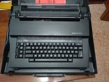 Macchina da scrivere Olivetti