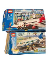 Lotto LEGO CITY 2010 Aeroporto 3181 e 3182 con scatola, manuali, minifigure incomplete