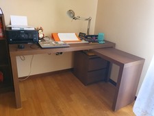 scrivania malm con cassettiera