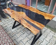 Tavolo in legno epossidico