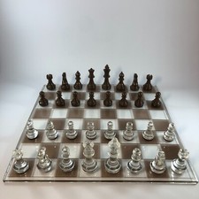 Set scacchi epossidici di lusso. Scacchiera - Scacchiera epossidica fatta a mano marrone e trasparente