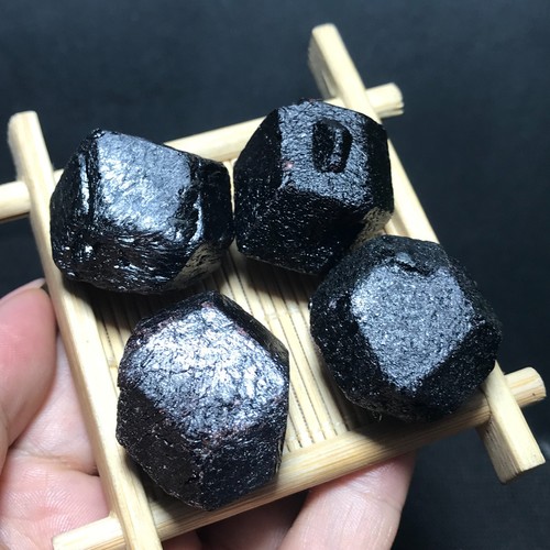 4pcs 151g rare - 151g, garnet