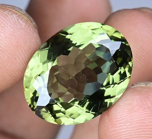 Moldavite verdastra naturale