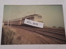 Fotografia Locomotore Elettrico FS E 646.153 in testa ad un convoglio passeggeri