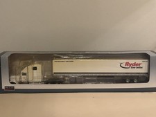 Traversina 1/64 Freighliner