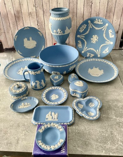 Wedgwood white blue - wedgwood, on