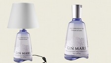 Lampada da tavolo bottiglia Gin Mare con paralume