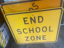 INSEGNA VINTAGE FINE SCUOLA ZONA STRADA METALLO PUBBLICITÀ RITIRATA 36 X 30"